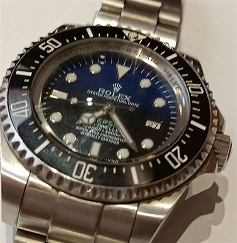 rolex falso al polso